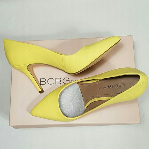 BCBG New In Box Lemon Chiffon Pumps
