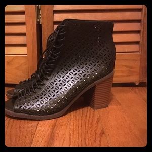 Size 8 laced up booties with zipper at the back