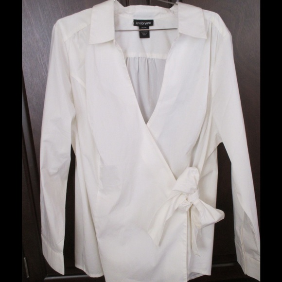 NWOT White Collared Wrap Shirt Sz 22/24