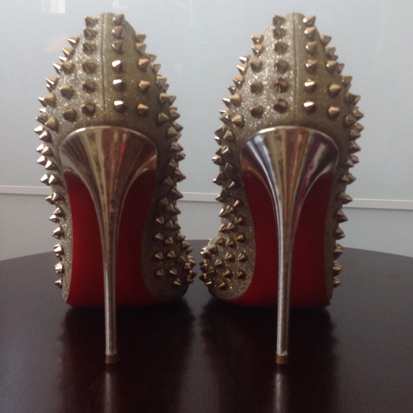 🎉HP🎉4.3.21🎉Silver glitter studded 120 pumps - Picture 12 of 13