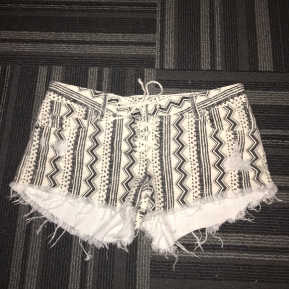 Black & white Aztec print Billabong shorts 27