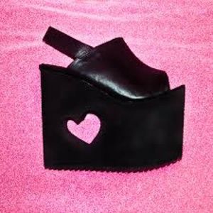 YRU Heart eyez platform