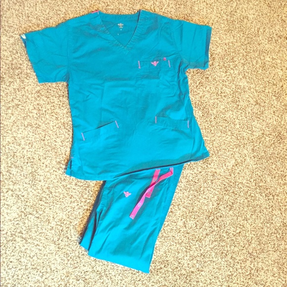 Med Couture Women's Classic Signature Scrub Set