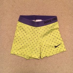 Someone please buy these Nike Pros