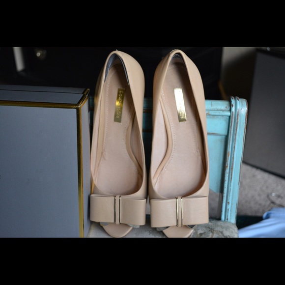 Louise et cie nude open toed heels