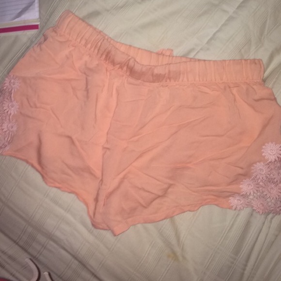 Shorts - Picture 2 of 4