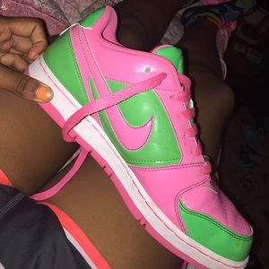 •Sold on Ⓜ️•Aka color nike sneakers