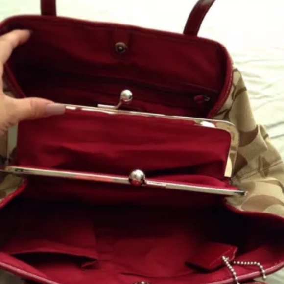 Coach purse - Picture 4 of 5