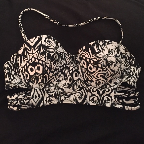 Bikini swimsuit top (M)