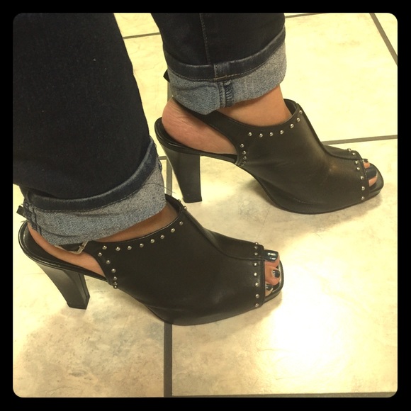 🔥Franco Sarto leather studded peep toe heels🔥