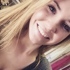 Meet your Posher, Courtney