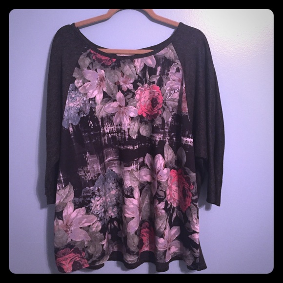 Dress Barn Floral 3/4 Sleeve Top