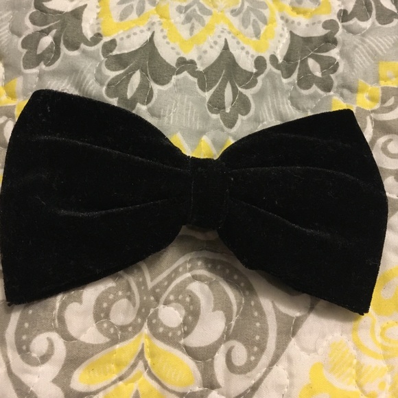 Forever 21 Accessories - Black Hair bow