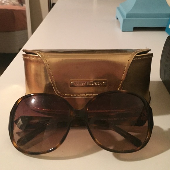 Beautiful Tory Burch sunglasses!