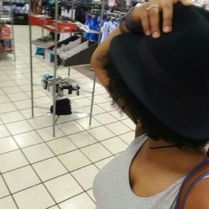 Meet your Posher, Damyia