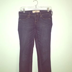 HOLLISTER SKINNY JEANS - DARK WASH