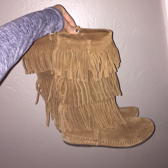 AUTHENIC Minnetonka Fringe Boots