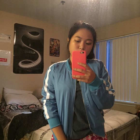 baby blue bomber from fashion nova - Picture 1 of 3