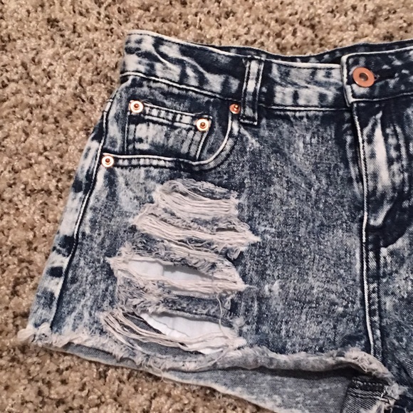High waisted denim shorts - Picture 2 of 4