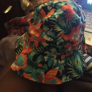 Bucket hat
