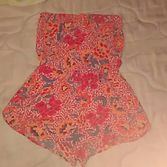 I am selling a romper.