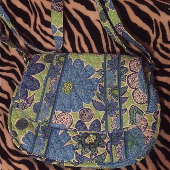 Vera Bradley saddle up cross body.