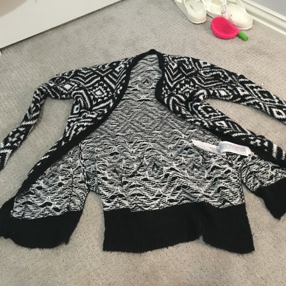 Abercrombie black and white cardigan