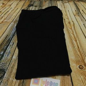 LuLaRoe One size leggings black!!