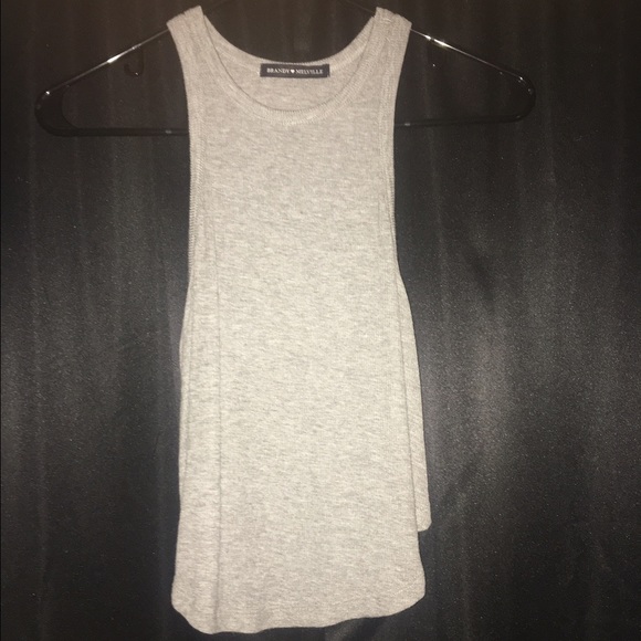 gray tank top