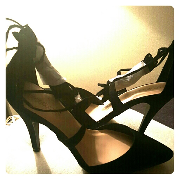 Shoes - Picture 1 of 2