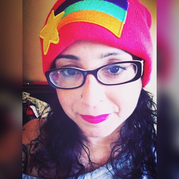 Meet your Posher, Julissa - Picture 2 of 4