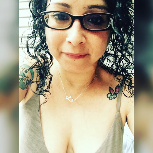 Meet your Posher, Julissa - Picture 3 of 4