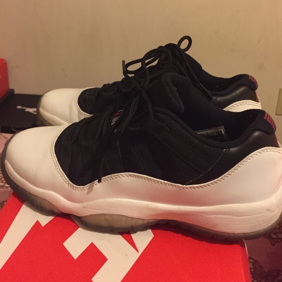 Jordan retro tuxedo 11 lows - Picture 2 of 3