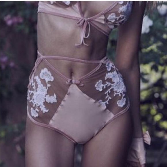 Bra and undie set ‼️on hold ‼️