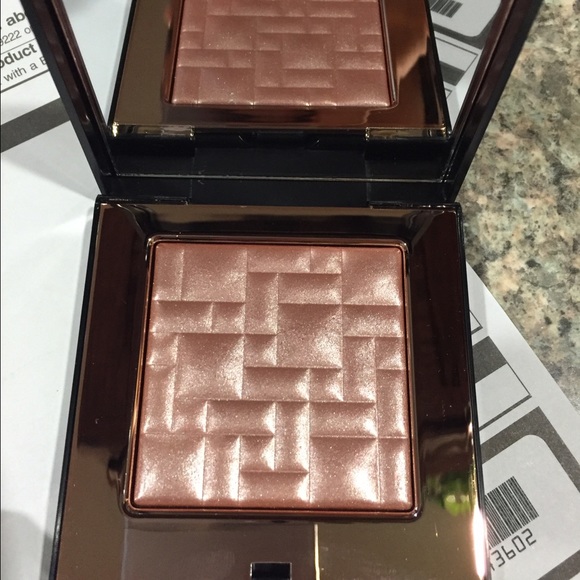 **Sold **Bobbi brown highlighter - Picture 2 of 4