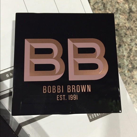 **Sold **Bobbi brown highlighter - Picture 3 of 4