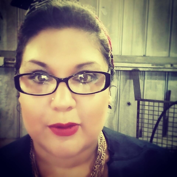 Meet your Posher, Sarah - Picture 1 of 1