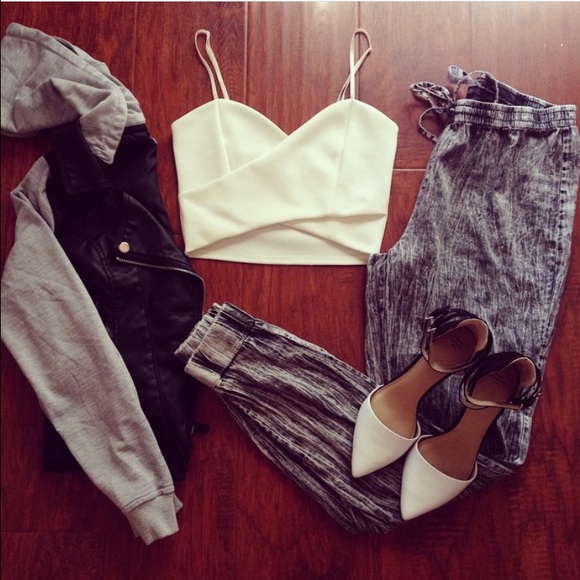 White crop top - Picture 4 of 5