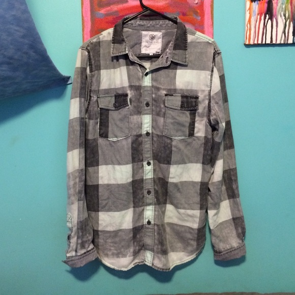 Blue-ish and gray plaid women's large shirt. - Picture 1 of 3