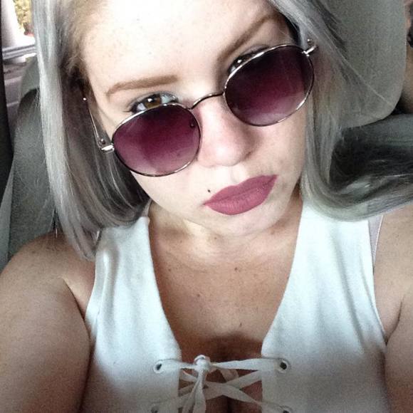 Meet your Posher, Noely