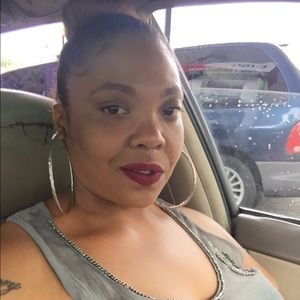 Meet your Posher, Noni