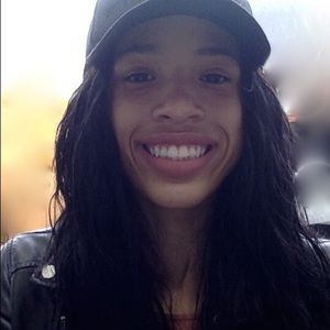 Meet your Posher, Roslee