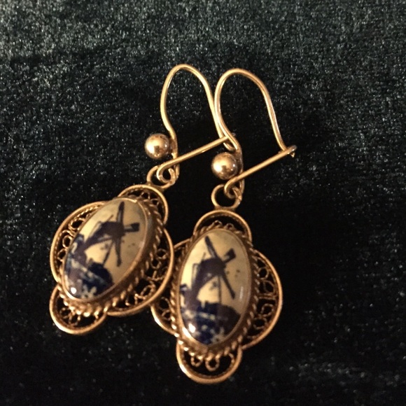 (V6) Vintage Sterling Silver Earrings "Holland"