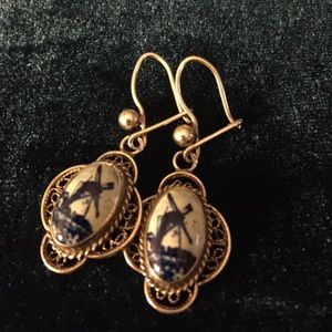 (V6) Vintage Sterling Silver Earrings "Holland"