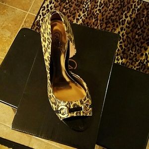 Leopard print open toe pump