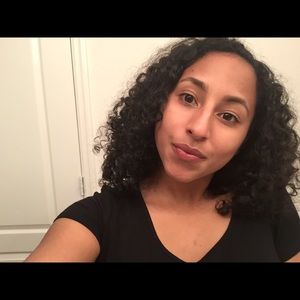 Meet your Posher, Alexis