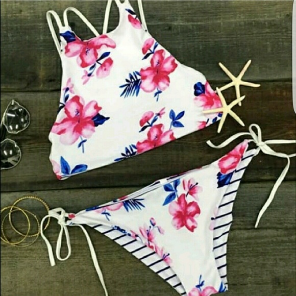 Other - NWT floral bikini reversible