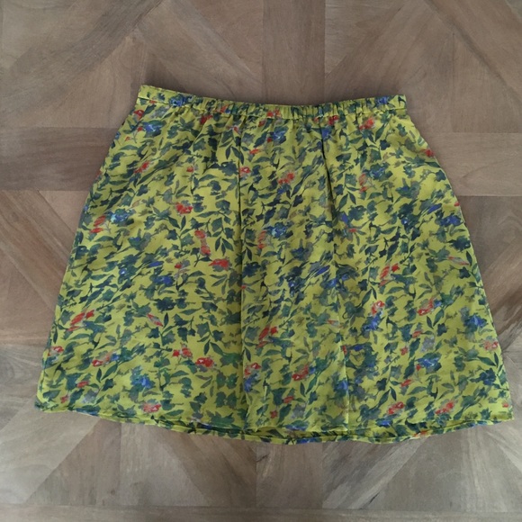 Silk Madewell mini skirt with botanical print!