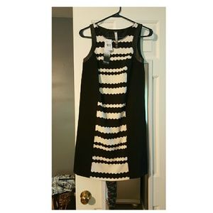 Kensie Black and white shift dress