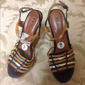 Awesome Wedge Black Gold Saddle Platform